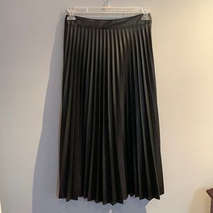 Black (vegan-leather)Pleated Skirt